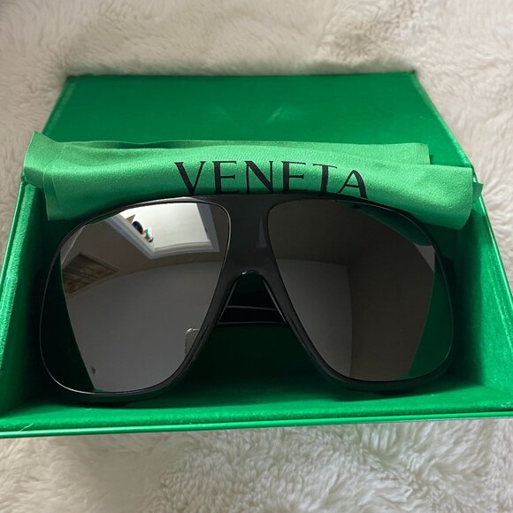 Moncler Diffractor ML 0206 05C Black Mirror Oversized Sunglasses Frame 66-11-140 - Picture 15 of 16